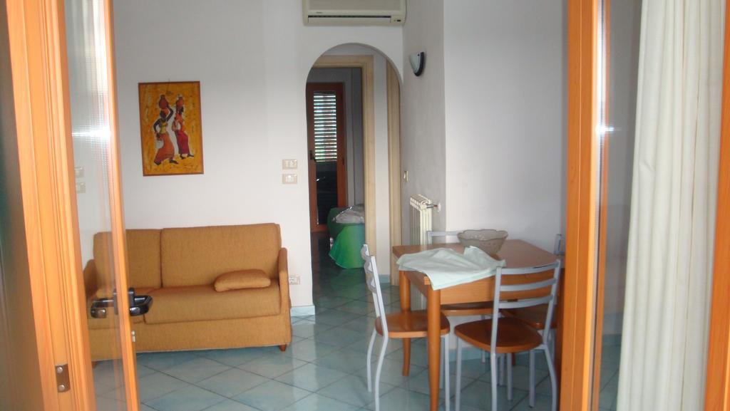 Ischia Uno Residence Forio  Phòng bức ảnh