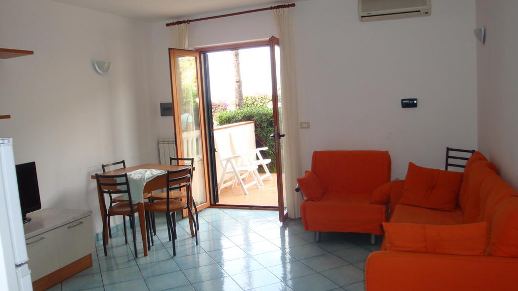 Ischia Uno Residence Forio  Phòng bức ảnh